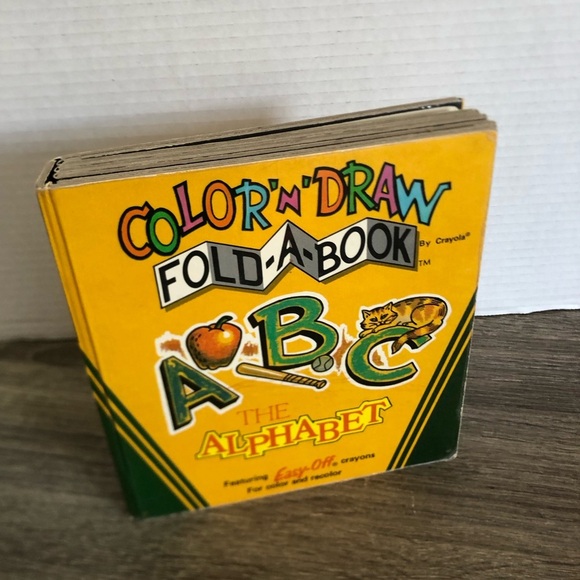 Vtg Crayola Colour and Draw Fold A Book - Picture 1 of 12